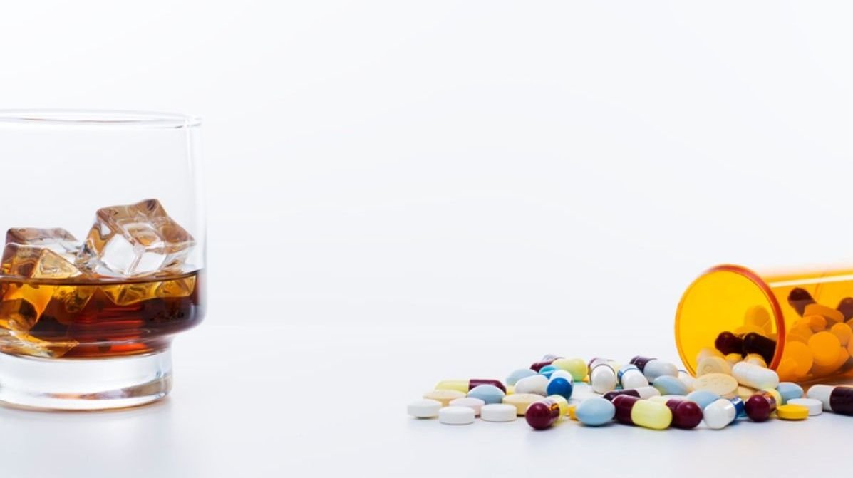 Alcohol con medicinas de la tensión